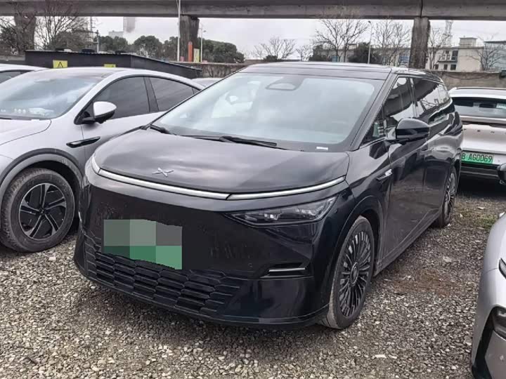 Фото 1 - XPeng X9