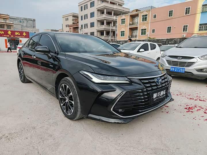 Photo 3 - Toyota Avalon