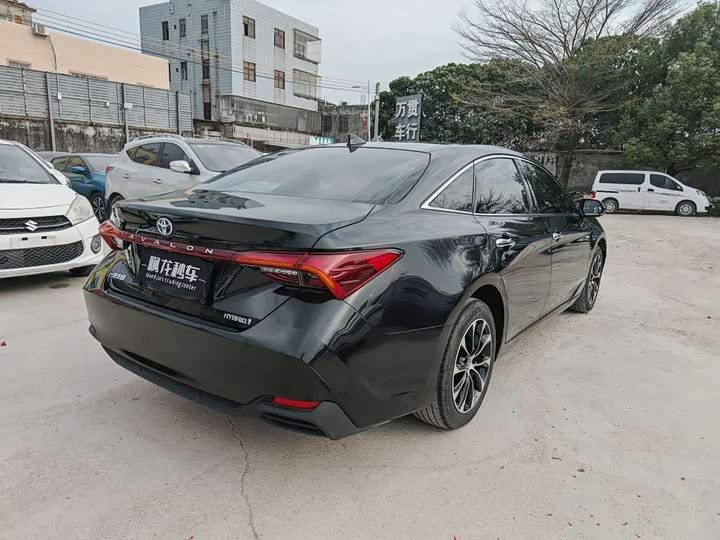 Photo 5 - Toyota Avalon