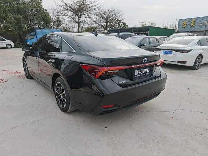 Photo 6 - Toyota Avalon