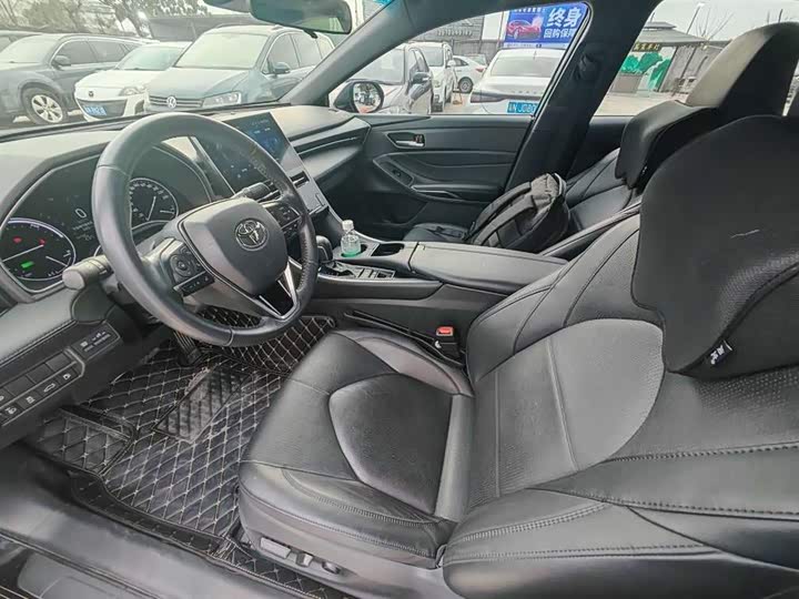 Photo 7 - Toyota Avalon