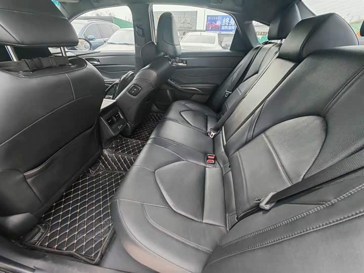 Photo 8 - Toyota Avalon