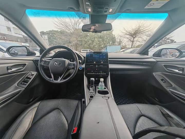 Photo 9 - Toyota Avalon