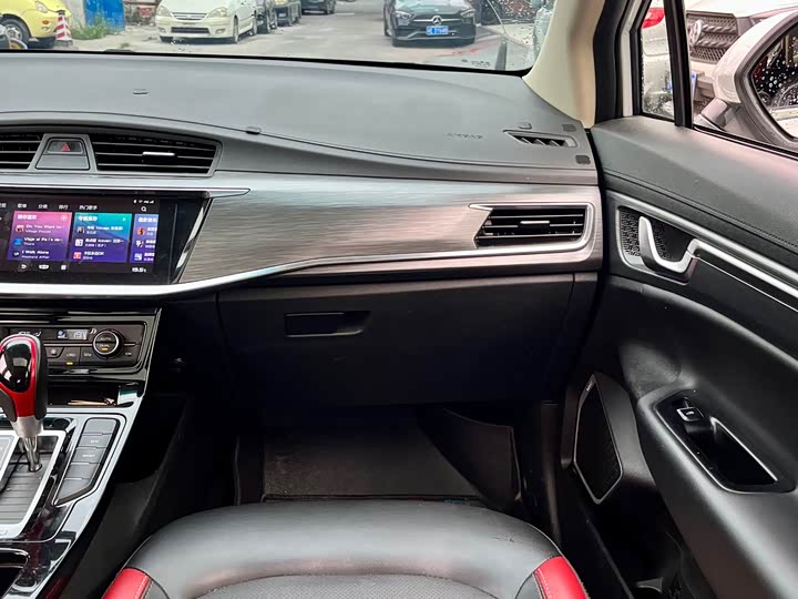 Фото 9 - Geely Emgrand GS