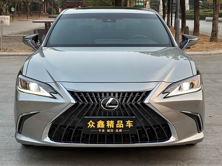 Фото 2 - Lexus ES