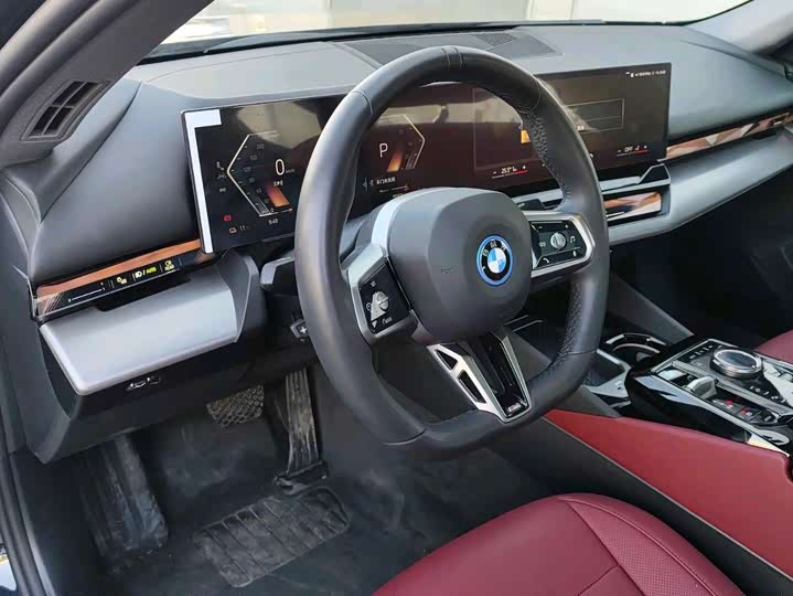 Фото 7 - BMW i5