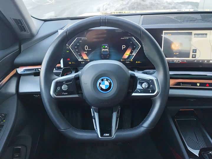 Фото 9 - BMW i5