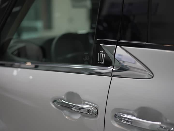 Photo 6 - Toyota Vellfire