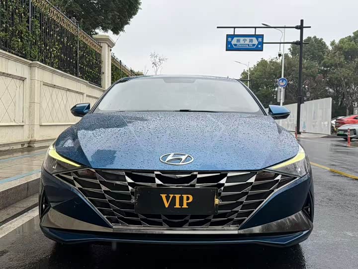 Photo 2 - Hyundai Elantra N line