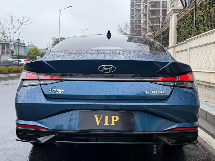 Photo 4 - Hyundai Elantra N line