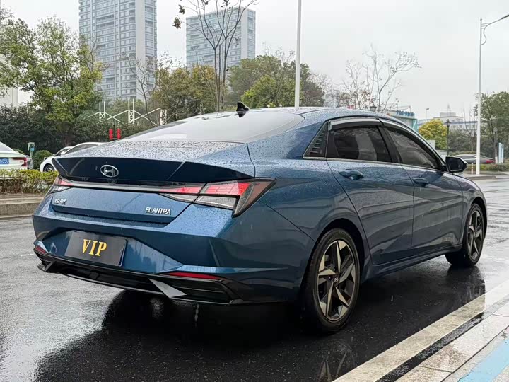 Photo 5 - Hyundai Elantra N line