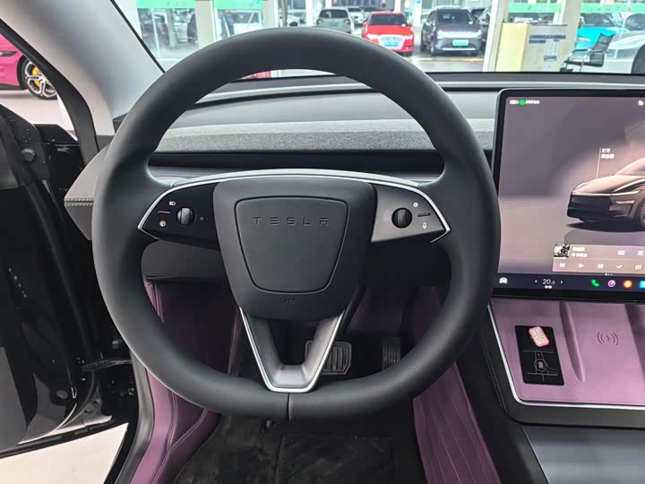 Photo 4 - Tesla Model Y