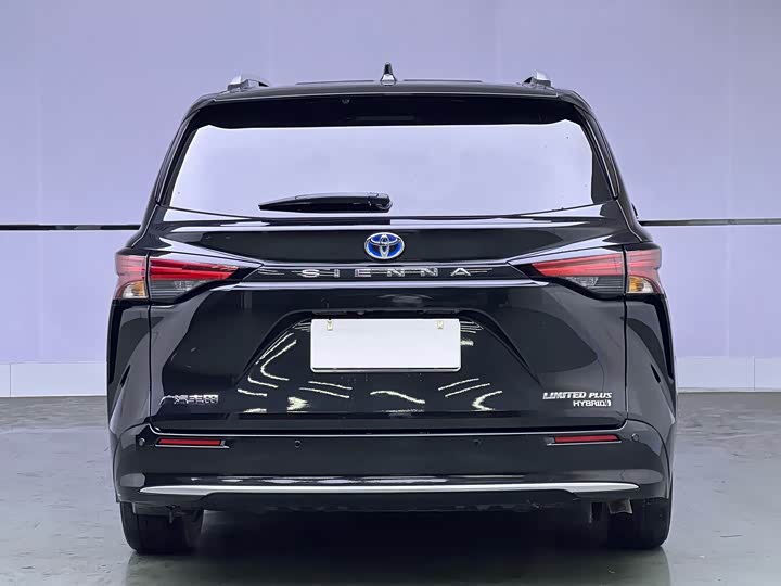 Photo 5 - Toyota Sienna