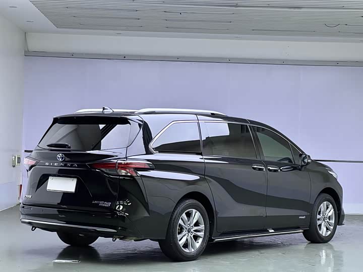 Photo 6 - Toyota Sienna