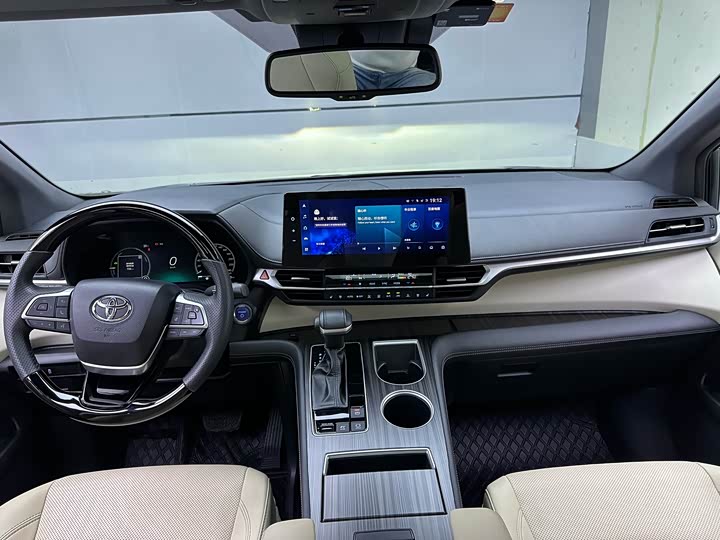 Photo 7 - Toyota Sienna