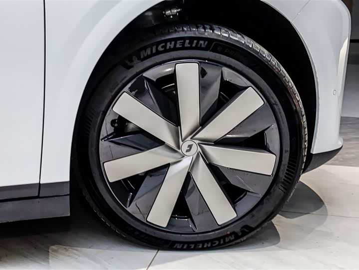 Фото 6 - LiXiang i6