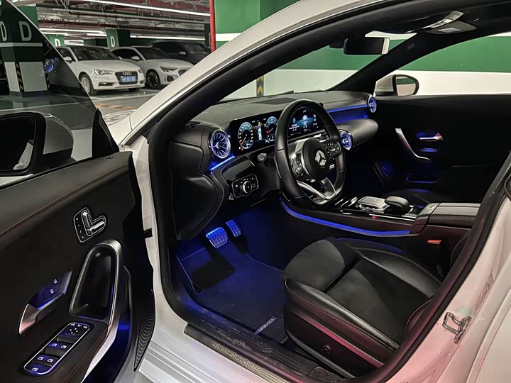 Photo 8 - Mercedes-Benz CLA-Class