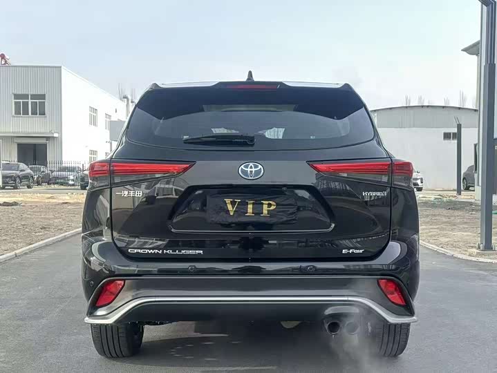 Фото 8 - Toyota Crown Kluger