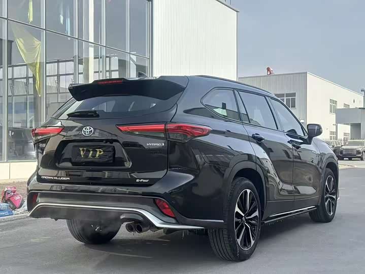 Фото 9 - Toyota Crown Kluger