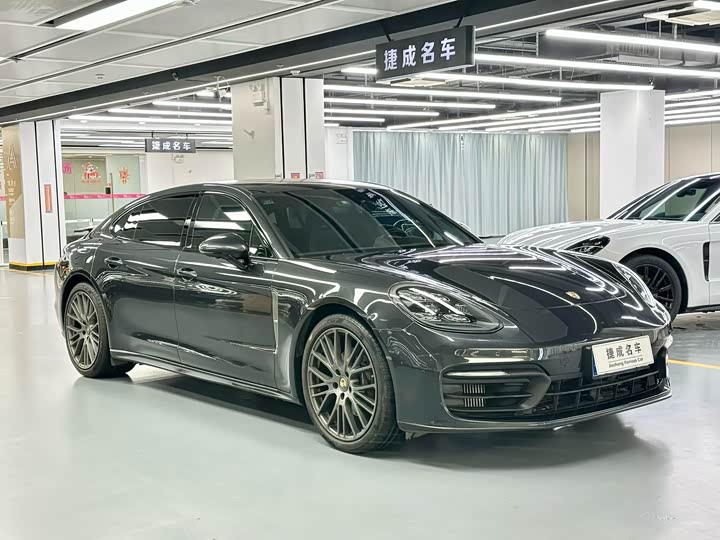 Фото 1 - Porsche Panamera