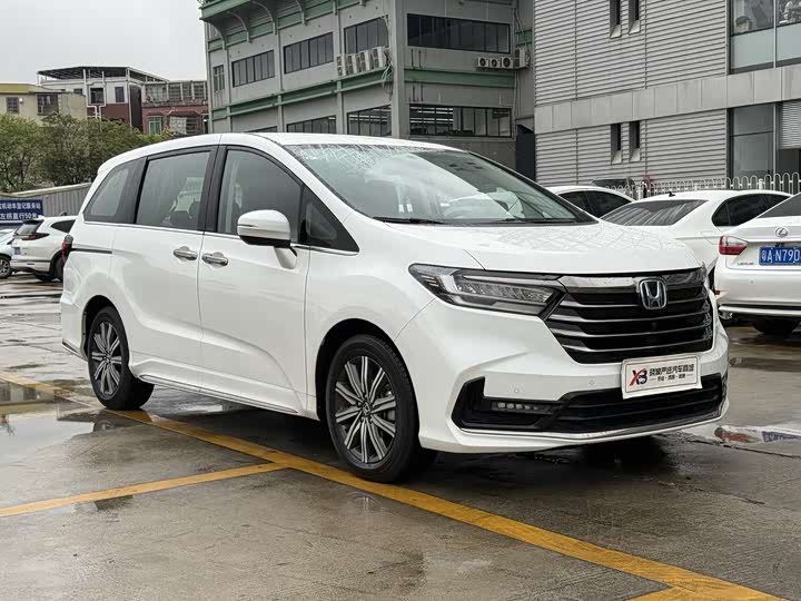 Photo 3 - Honda Odyssey