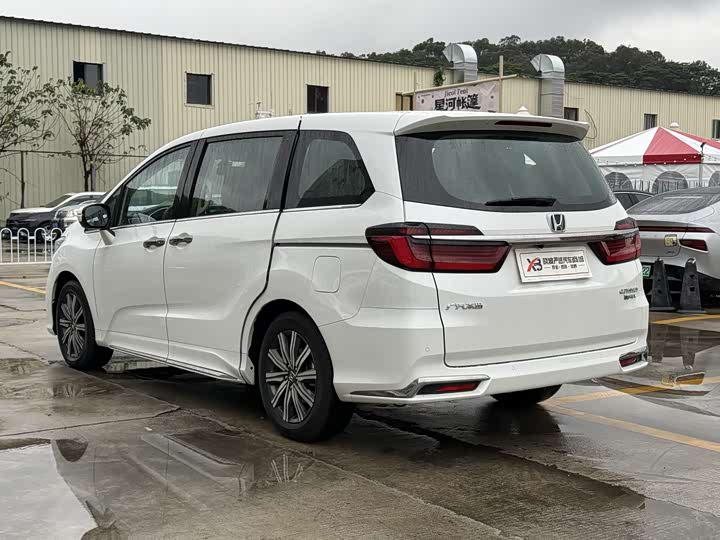 Photo 4 - Honda Odyssey