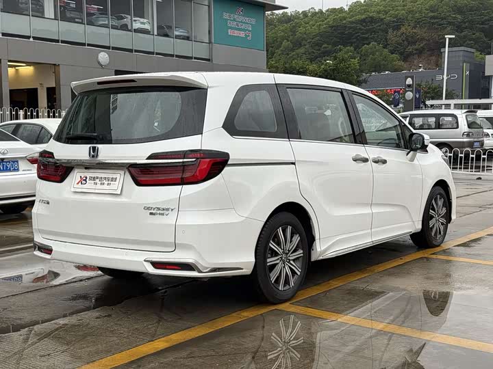 Photo 5 - Honda Odyssey