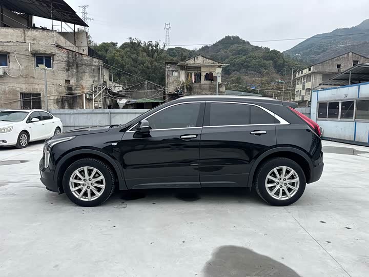 Фото 2 - Cadillac XT4