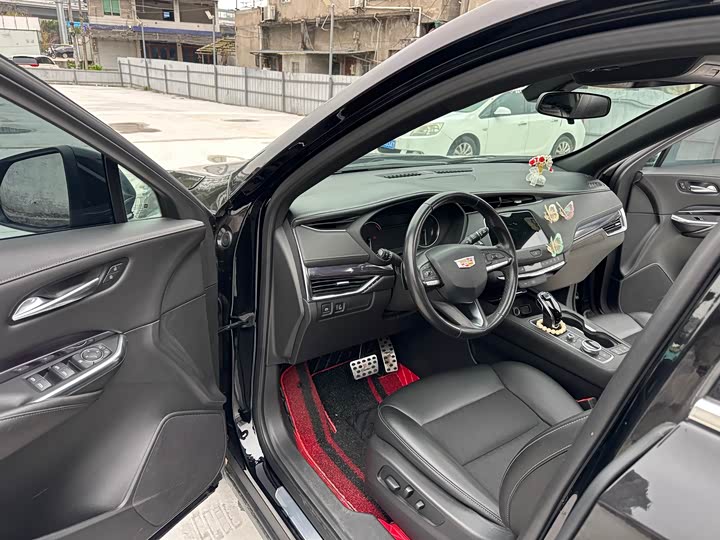 Фото 7 - Cadillac XT4