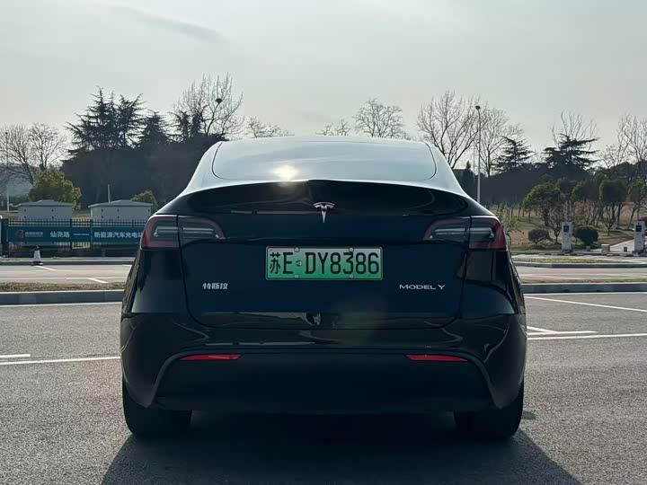 Photo 5 - Tesla Model Y