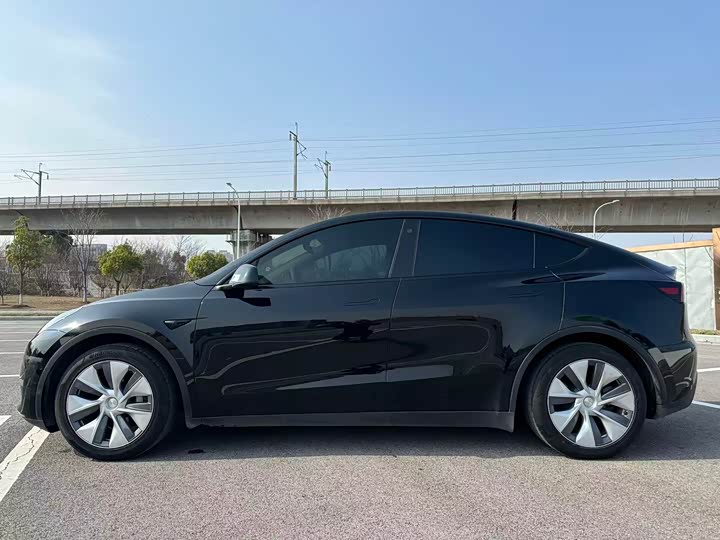 Photo 7 - Tesla Model Y