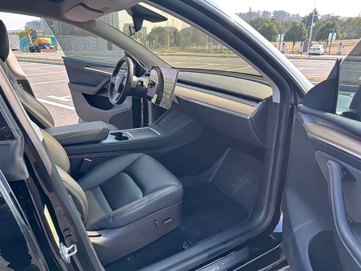 Photo 9 - Tesla Model Y