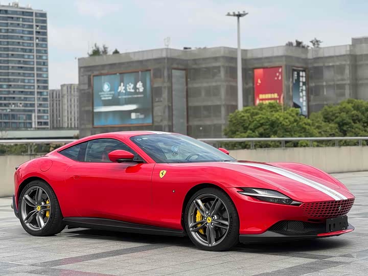 Фото 2 - Ferrari Roma