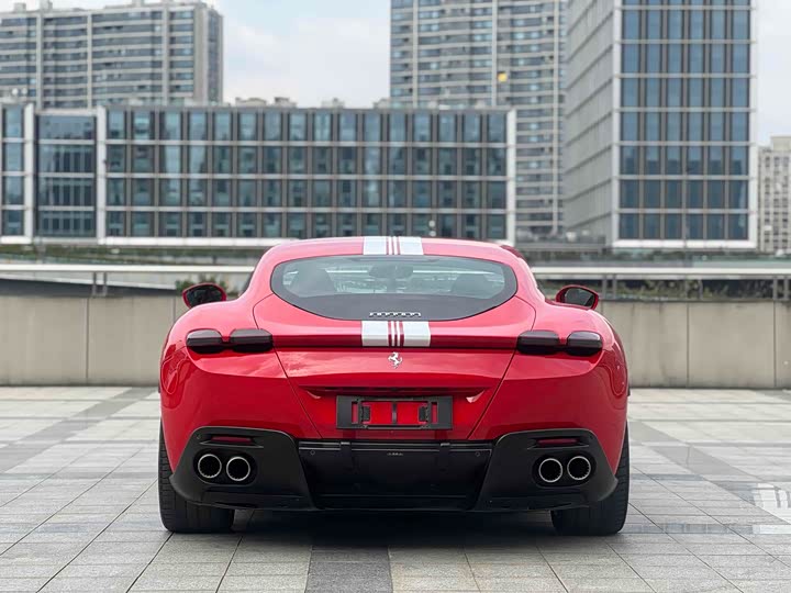 Фото 4 - Ferrari Roma