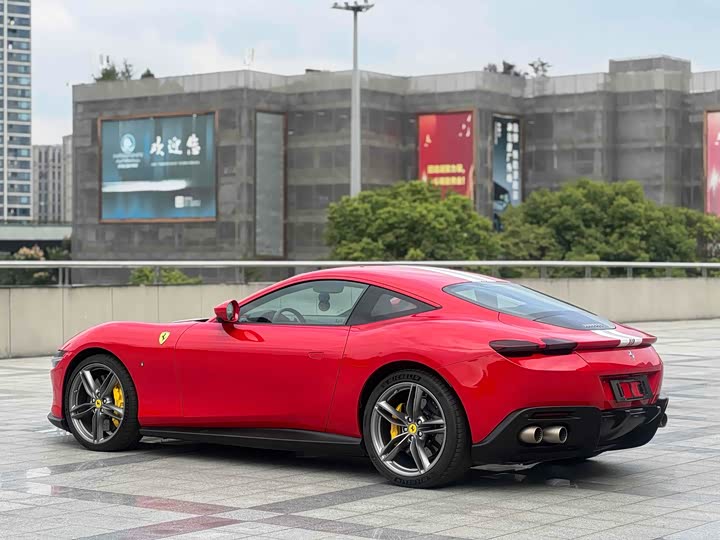 Фото 5 - Ferrari Roma