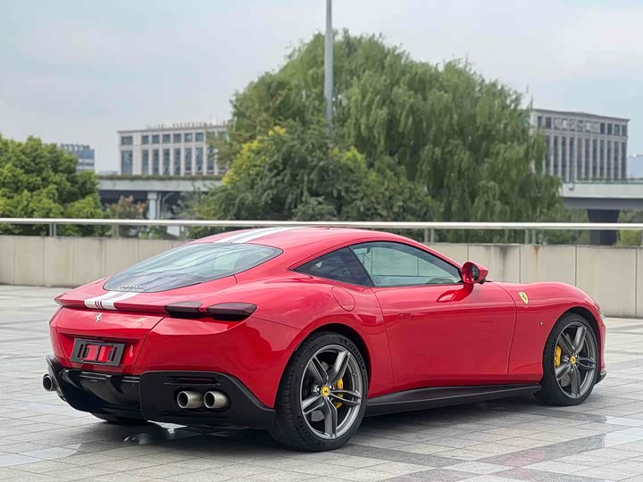 Фото 6 - Ferrari Roma