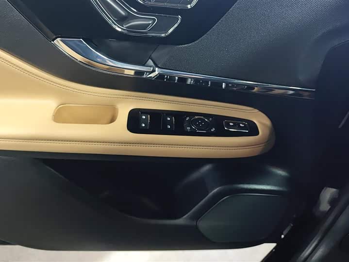 Фото 7 - Lincoln Corsair