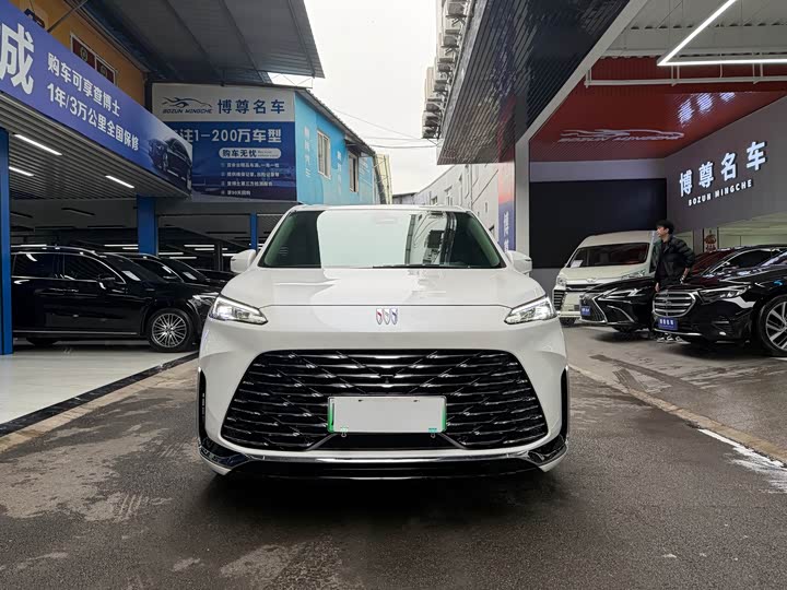 Фото 2 - Buick GL8 Hybrid