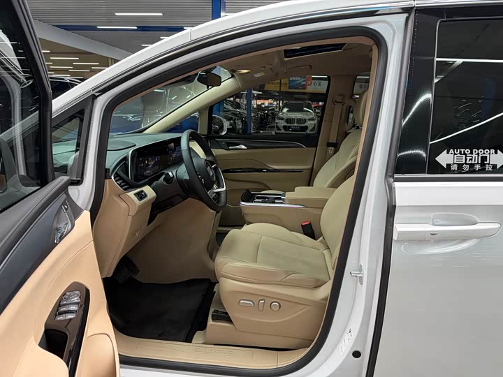 Фото 5 - Buick GL8 Hybrid