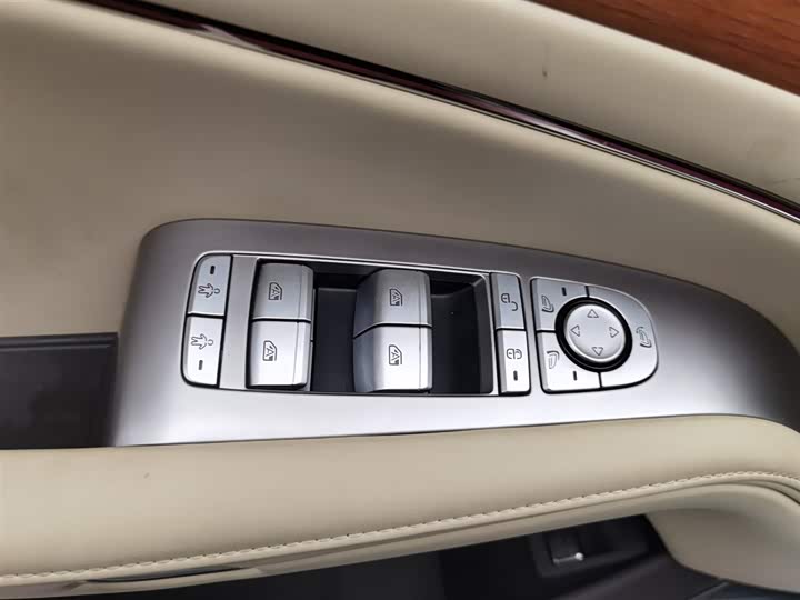 Фото 9 - Denza N7