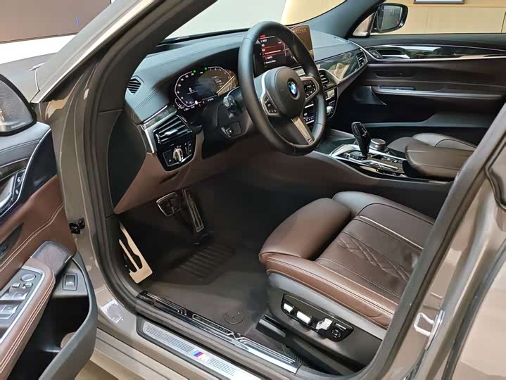 Фото 8 - BMW 6 Series GT