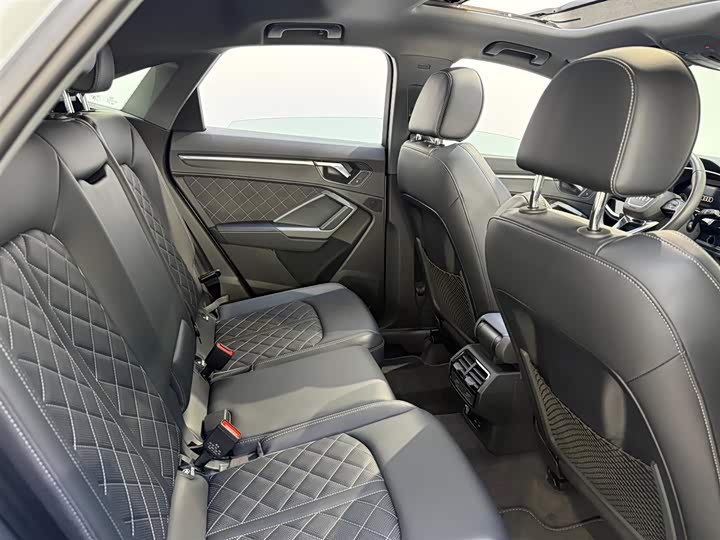 Photo 7 - Audi Q3 Sportback