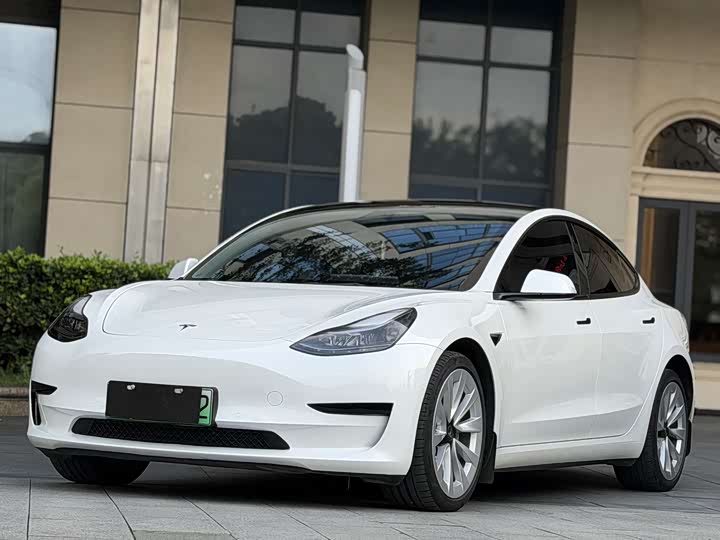 Фото 1 - Tesla Model 3