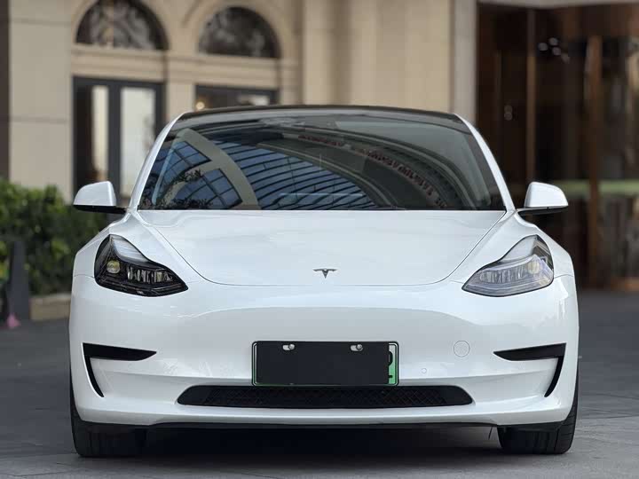Фото 2 - Tesla Model 3