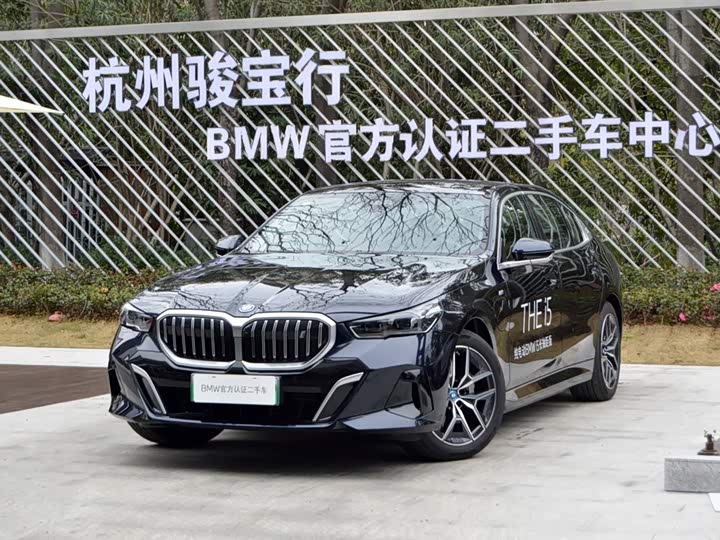 Фото 1 - BMW i5