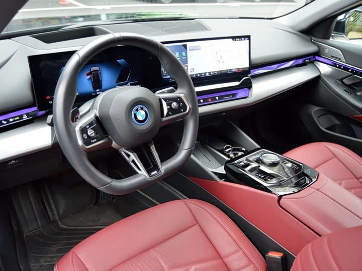 Фото 9 - BMW i5