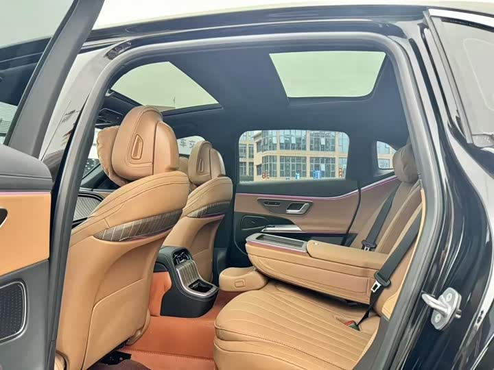 Photo 3 - Mercedes-Benz E-Class