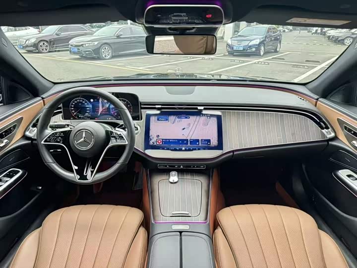 Photo 4 - Mercedes-Benz E-Class