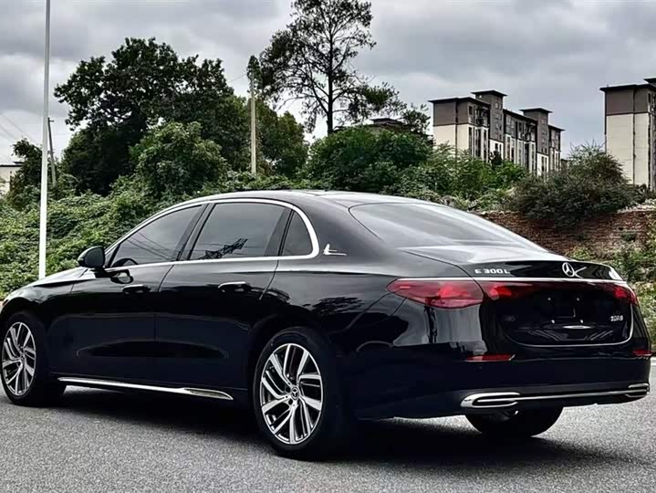 Photo 6 - Mercedes-Benz E-Class