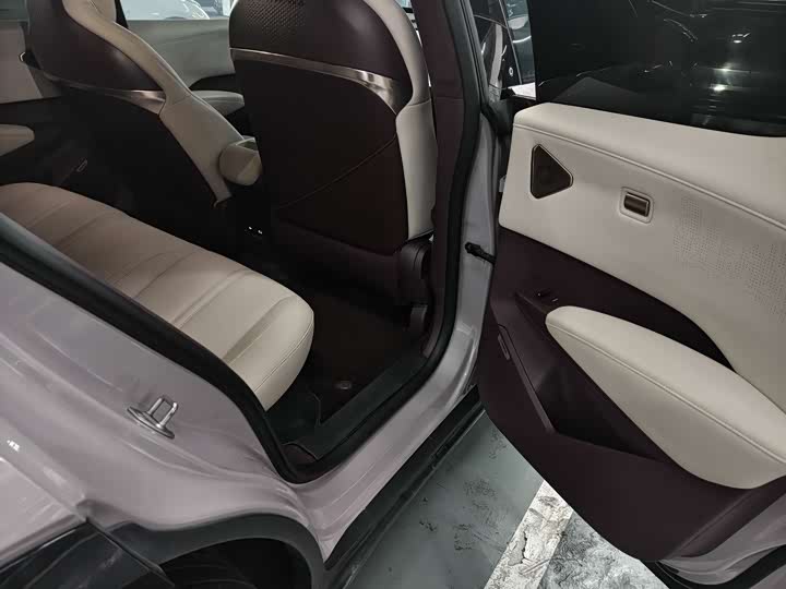 Фото 9 - Zeekr X